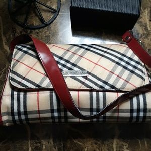 A vintage burberry purse never seen daylight